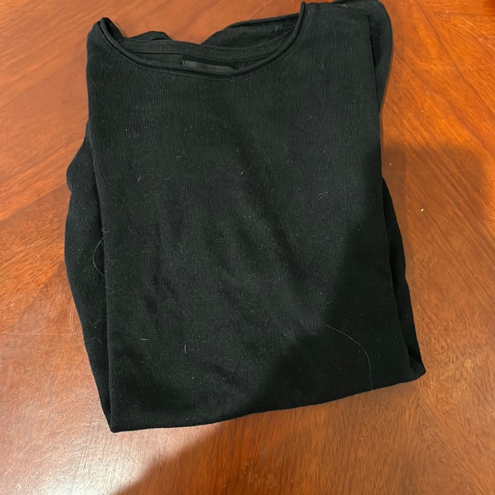 black shirt with tight arms